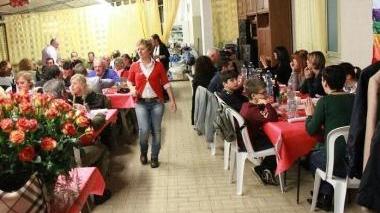 Un momento della cena di beneficenza