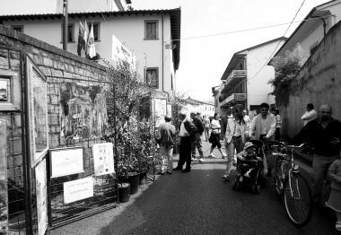 Una strada di Pieve durante una festa del patrono del passato 