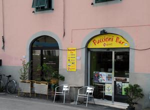Razzia nella notte al bar Puccioni