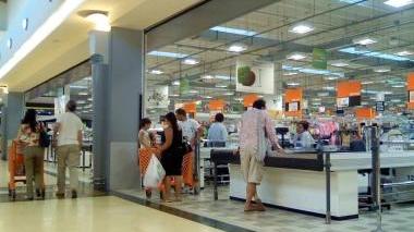 Ruba carta di credito e la svuota