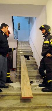 La rampa di scale danneggiata 
