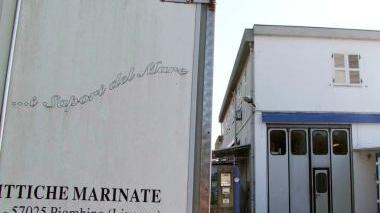 La sede della “Sapori del mare” in via del Platano