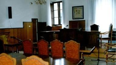 L’aula del tribunale di Pontedera