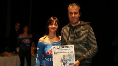 Il diesse della Farnese Vini-Neri, Luca Scinto, premiato dal Tirreno