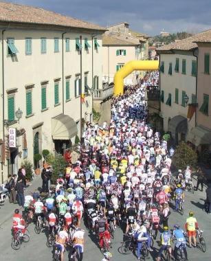Il via a una passata edizione della Green fondo della Geotermia dove anche domenica sono previsti pi&ugrave; di mille partecipanti  