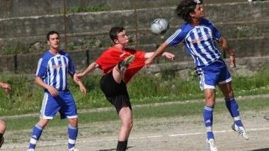 Nicola Pasquini, al centro nella foto, durante un’azione di gioco