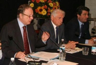 Il ministro Matteoli a un precedente incontro sulla viabilit&agrave; 