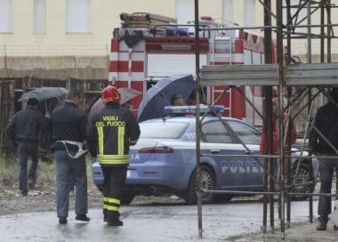 Polizia e vigili del fuoco sul luogo della tragedia 