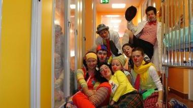 Ecco i "Fantastici in tour" con un spettacolo in sostegno dell'attività dei clown dottori