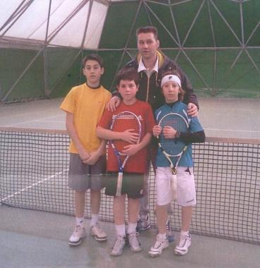 <b>CALCI. </b>Gli Under 12 con Landi 