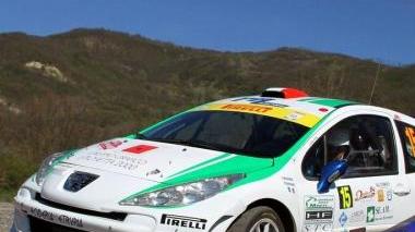 <b>QUINTO.</b> La Peugeot 205 S2000 di Matteucci