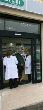 <strong>COMUNALE 2</strong> La farmacia in piazza Unità d’Italia alla stazione