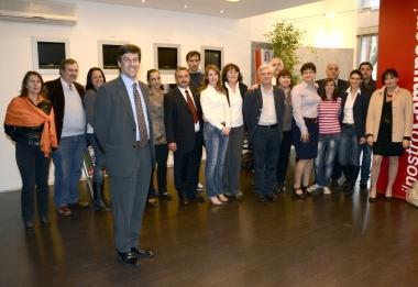<b>CANDIDATI. </b>Emilio Bonifazi con i membri della lista del Pd che lo sostiene                