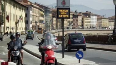 Dal 6 maggio scatta sui lungarni la ztl notturna
