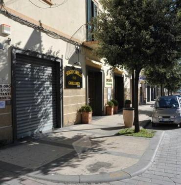 Negozi chiusi in centro 