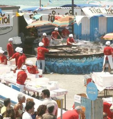 La festa del pesce a Caletta: in occasione dellevento si chiude lAurelia 