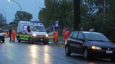 Muore per un malore mentre guida lo scooter