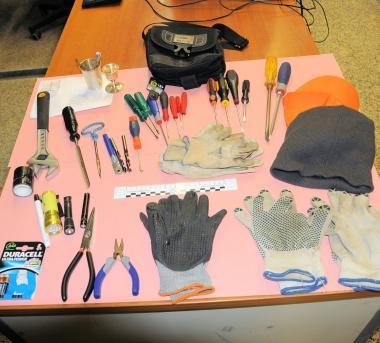 Il materiale sequestrato dalla polizia 