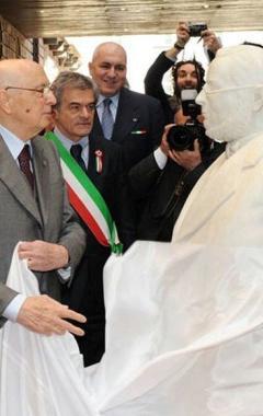 Da oggi la statua di Cavour agli Animosi