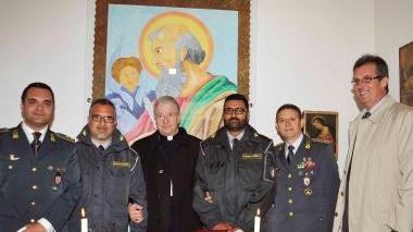 Un momento della consacrazione della cappella