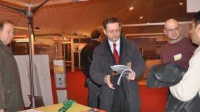 Mauro Franceschi, a sinistra, all’Expo durante la visita del sindaco di Pisa Filippeschi