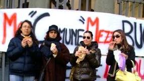 Una protesta contro il caro mensa