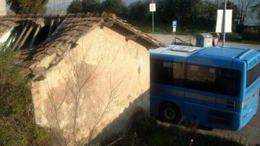 <b>DEGRADO</b> Il parcheggio della vecchia stazione di Volterra che giace in uno stato di abbandono