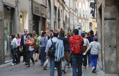 Turisti in citt&agrave; per le vacanze di Pasqua 