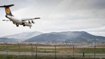 Un’aereo in fase di atterraggio a Peretola