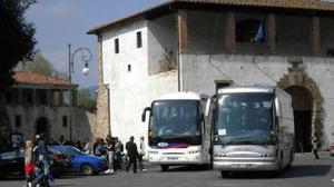 Rivolta contro lo spostamento del terminal per bus turistici