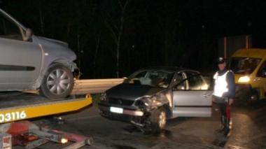 Schianto tra auto: cinque giovani all'ospedale