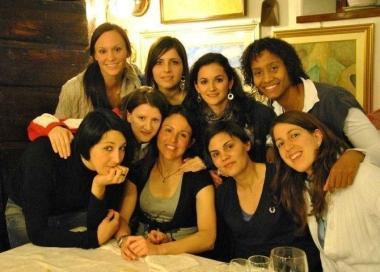 Le ragazze di Ducato festeggiano la salvezza