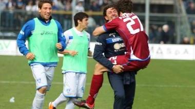 Pelagotti festeggia col suo preparatore Marchisio