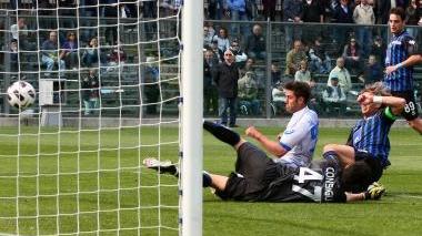 L’attaccante georgiano Levan Mchedlidze anticipa l’uscita di Consigli e porta in vantaggio l’Empoli