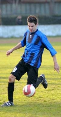 Antonello Venditto (a destra) perno del centrocampo nerazzurro  