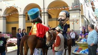 Due immagini della mostra mercato dell’azalea