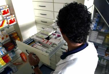 Linterno di una farmacia della Valdera (Foto darchivio)   