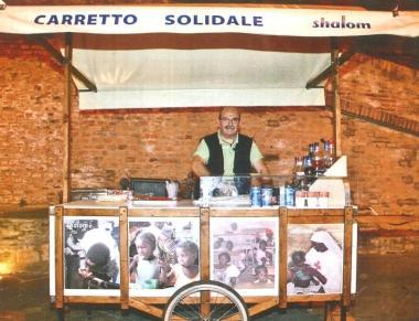 Alessandro Nassi con il suo carrettino polivalente  