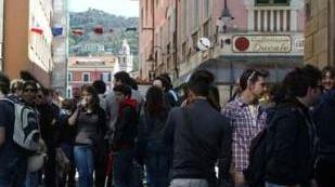 Un gruppo di studenti alla manifestazione