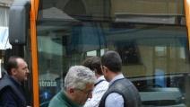 A sinistra un pullman di linea del Cpt