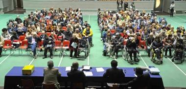 Lassemblea dei soci allauditoriun A destra Luigi Bardelli esprime il voto 
