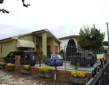 La villa di Visignano dov&egrave; avvenuta la rapina laltra notte e Massimiliano, figlio della vittima 