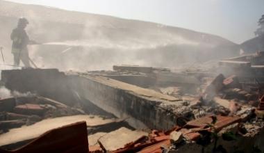A fuoco azienda di tendaggi indagini aperte, s'ipotizza il dolo