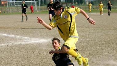 Qui sopra e a sinistra due momenti di partite di calcio giovanile