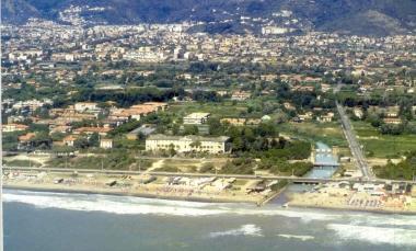 Una visuale di Marina di Massa 
