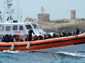 Peschereccio arriva dalla Tunisia con cinque clandestini a bordo
