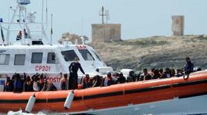 Peschereccio arriva dalla Tunisia con cinque clandestini a bordo