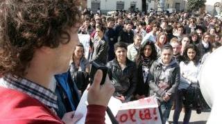Il comizio in piazza
