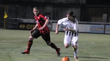 Duello Bertoli- Marolda: il difensore rossonero ha commesso un grave errore