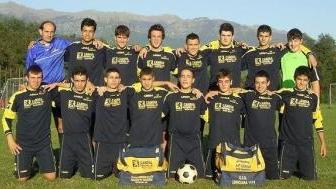 La squadra degli Allievi A del Lunigiana e l’allenatore Fabio Giovanacci